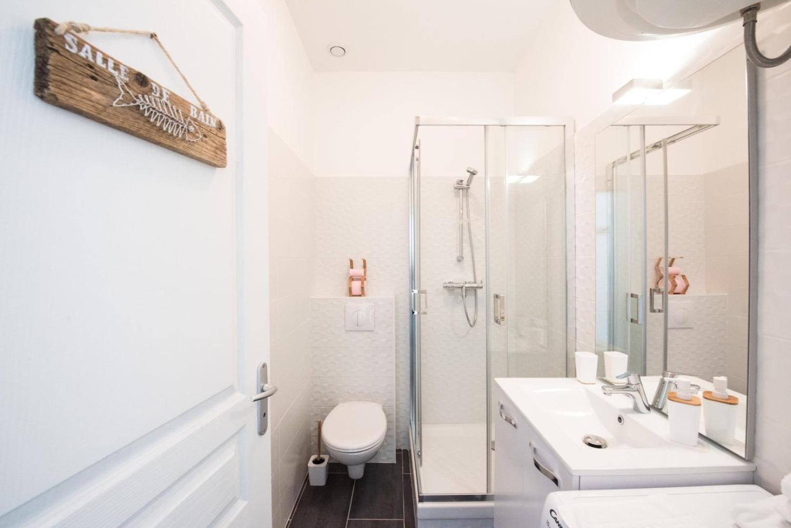 Apartamento Le Hirvi - cocon zen et épuré à 10min Vieux Lyon Exterior foto