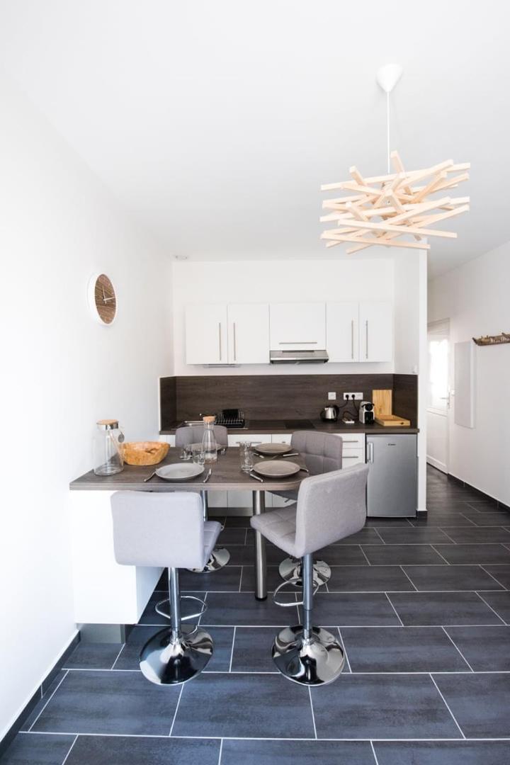 Apartamento Le Hirvi - cocon zen et épuré à 10min Vieux Lyon Exterior foto