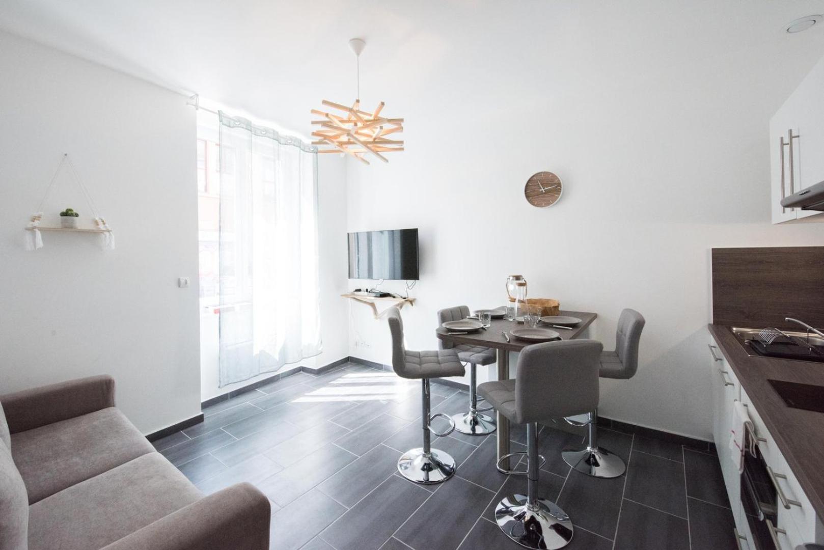 Apartamento Le Hirvi - cocon zen et épuré à 10min Vieux Lyon Exterior foto