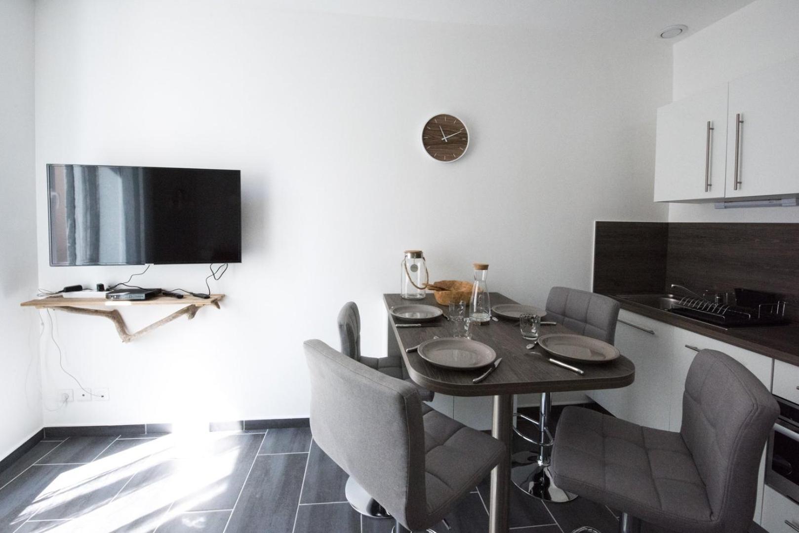 Apartamento Le Hirvi - cocon zen et épuré à 10min Vieux Lyon Exterior foto